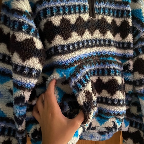 Womens fuzzy fleece/sweater - Picture 2 of 3